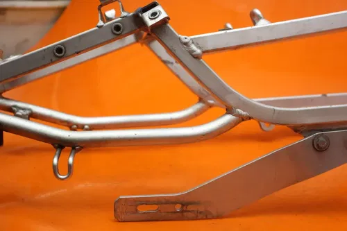 2001 2002 SUZUKI GSXR 1000 OEM STRAIGHT REAR SUBFRAME BACK SUB FRAME