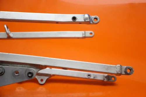 2001 2002 SUZUKI GSXR 1000 OEM STRAIGHT REAR SUBFRAME BACK SUB FRAME