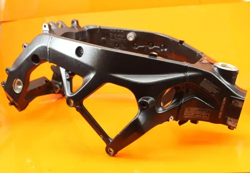 12-14 BMW S1000RR STRAIGHT FRAME CHASSIS C 386-334-6729 4 DETAILS -CRACK IN HOLE