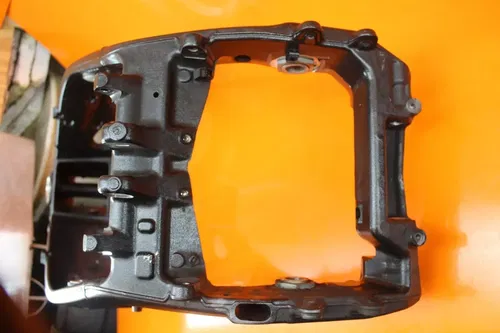 12-14 BMW S1000RR STRAIGHT FRAME CHASSIS C 386-334-6729 4 DETAILS -CRACK IN HOLE