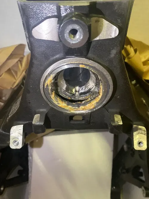 12-14 BMW S1000RR STRAIGHT FRAME CHASSIS C 386-334-6729 4 DETAILS -CRACK IN HOLE