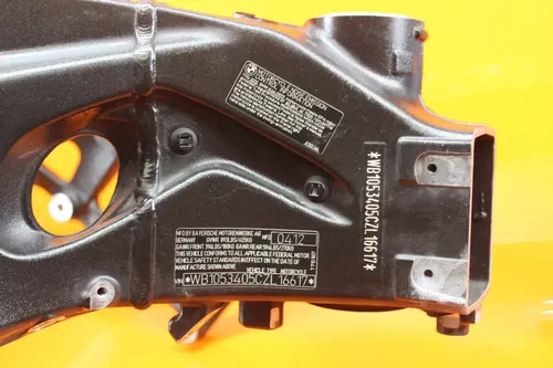 12-14 BMW S1000RR STRAIGHT FRAME CHASSIS C 386-334-6729 4 DETAILS -CRACK IN HOLE