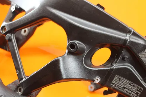12-14 BMW S1000RR STRAIGHT FRAME CHASSIS C 386-334-6729 4 DETAILS -CRACK IN HOLE