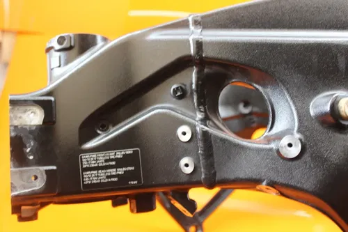 12-14 BMW S1000RR STRAIGHT FRAME CHASSIS C 386-334-6729 4 DETAILS -CRACK IN HOLE
