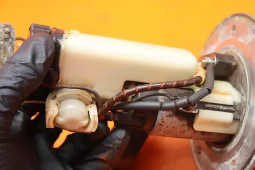 06-07 SUZUKI GSXR 600 750 OEM FUEL PUMP GAS PETROL SENDER UNIT