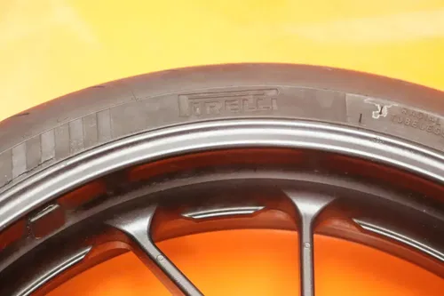 22-24 YAMAHA YZF R7 OEM FRONT WHEEL RIM W TIRE