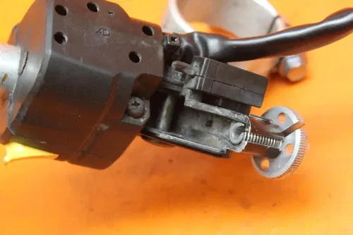 2005 2006 SUZUKI GSXR 1000 OEM LEFT CLIP ON HANDLEBAR W SWITCHES 37400-29G11