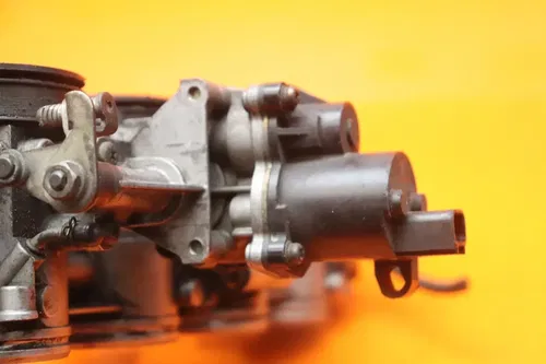 2004-2005 KAWASAKI NINJA ZX10R OEM MAIN FUEL INJECTORS / THROTTLE BODIES