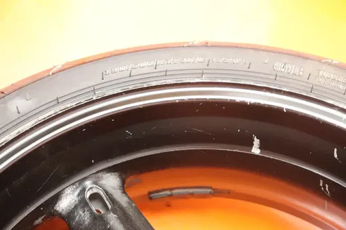 01-04 SUZUKI GSXR 1000 OEM STRAIGHT REAR WHEEL BACK RIM W TIRE
