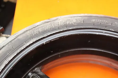 01-04 SUZUKI GSXR 1000 OEM STRAIGHT REAR WHEEL BACK RIM W TIRE