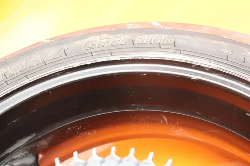01-04 SUZUKI GSXR 1000 OEM STRAIGHT REAR WHEEL BACK RIM W TIRE