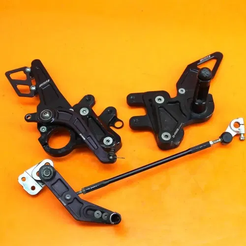 09-16 SUZUKI GSXR 1000 DRIVEN D-AXIS RIGHT LEFT REARSETS REAR SET DRIVER REST