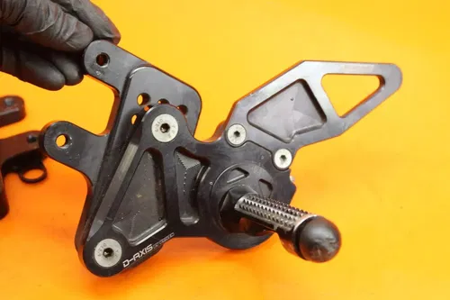 09-16 SUZUKI GSXR 1000 DRIVEN D-AXIS RIGHT LEFT REARSETS REAR SET DRIVER REST