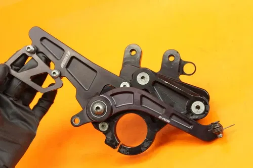 09-16 SUZUKI GSXR 1000 DRIVEN D-AXIS RIGHT LEFT REARSETS REAR SET DRIVER REST