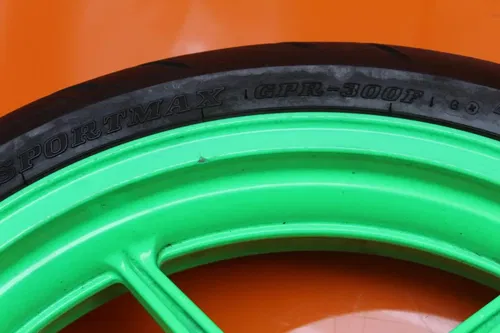 2006 2007 KAWASAKI NINJA ZX10R OEM STRAIGHT FRONT WHEEL RIM W TIRE