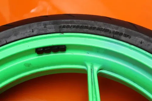 2006 2007 KAWASAKI NINJA ZX10R OEM STRAIGHT FRONT WHEEL RIM W TIRE