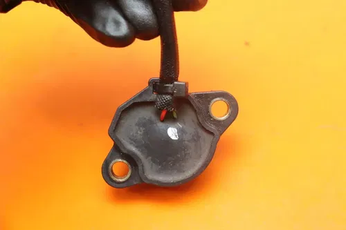 2013-2017 TRIUMPH DAYTONA 675 OEM ENGINE MOTOR GEAR POSTION SENSOR