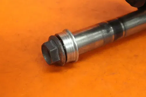 05-08 2007 SUZUKI GSXR 1000 OEM FRONT WHEEL RIM AXLE PIVOT BOLT