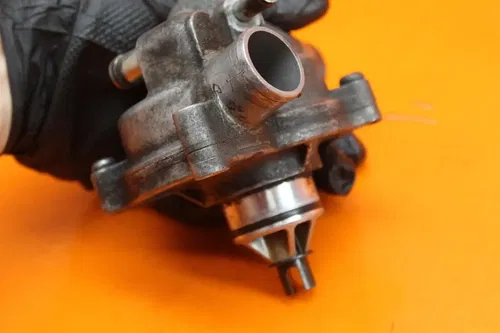 08-09 SUZUKI BOULEVARD OEM C109R VLR1800 ENGINE WATER COOLANT PUMP  17400-48G00