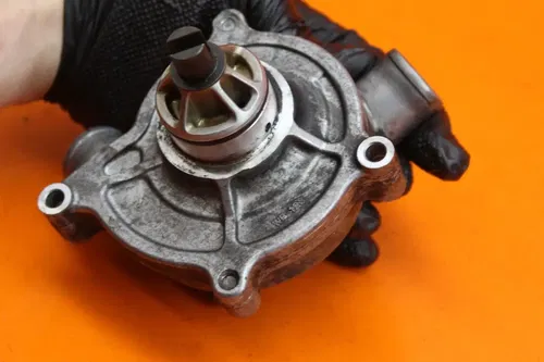 08-09 SUZUKI BOULEVARD OEM C109R VLR1800 ENGINE WATER COOLANT PUMP  17400-48G00