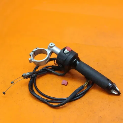 2005 2006 SUZUKI GSXR 1000 OEM RIGHT CLIP ON HANDLEBAR W SWITCHES 37200-41G80