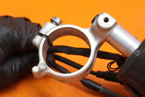 2005 2006 SUZUKI GSXR 1000 OEM RIGHT CLIP ON HANDLEBAR W SWITCHES 37200-41G80