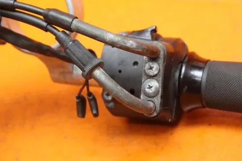 2005 2006 SUZUKI GSXR 1000 OEM RIGHT CLIP ON HANDLEBAR W SWITCHES 37200-41G80