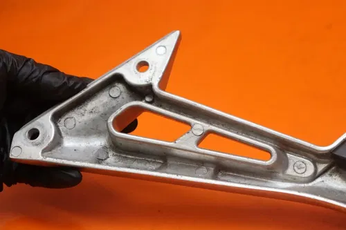 2001-2005 YAMAHA FZ1 OEM REAR BACK PASSENGER PEG SET PAIR