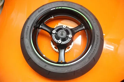 18-24 KAWASAKI NINJA ZX10R BRIDGESTONE OEM STRAIGHT REAR WHEEL BACK RIM W TIRE