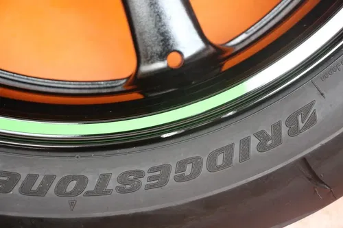 18-24 KAWASAKI NINJA ZX10R BRIDGESTONE OEM STRAIGHT REAR WHEEL BACK RIM W TIRE