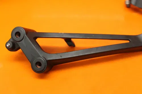 2009 YAMAHA YZF R1 OEM REAR BACK PASSENGER PEG SET PAIR