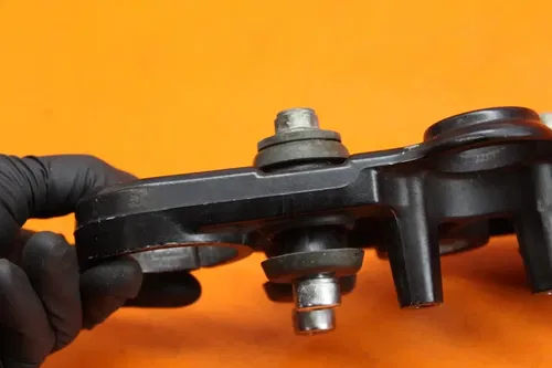 99-07 SUZUKI GSXR1300R BUSA OEM FORKS UPPER TRIPLE TREE CLAMP 51311-24F00