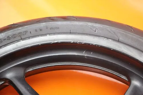 2004-2008 YAMAHA YZF R1 STRAIGHT FRONT WHEEL RIM W TIRE 5VY-25168-00-98