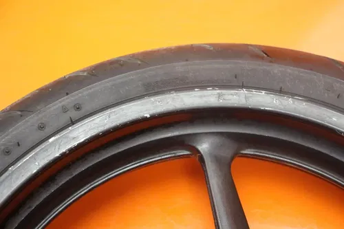 2004-2008 YAMAHA YZF R1 STRAIGHT FRONT WHEEL RIM W TIRE 5VY-25168-00-98