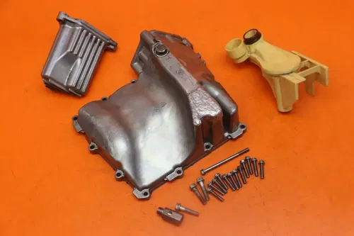 2004-2005 KAWASAKI NINJA ZX10R OEM ENGINE MOTOR BOTTOM OIL PAN COVER