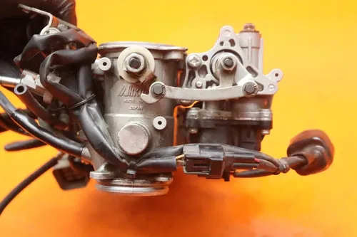 2004-2006 YAMAHA YZF R1 OEM MAIN FUEL INJECTORS / THROTTLE BODIES