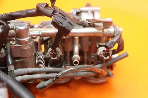2004-2006 YAMAHA YZF R1 OEM MAIN FUEL INJECTORS / THROTTLE BODIES