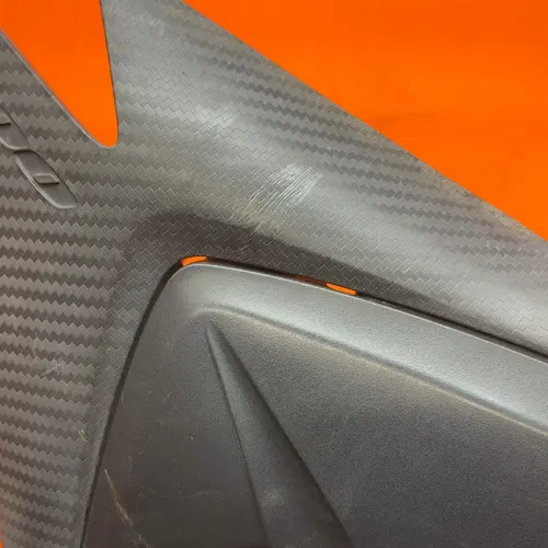 12-15 SUZUKI GSXR 1000 OEM RIGHT GAS TANK FUEL CELL PANEL COVER TRIM COWL
