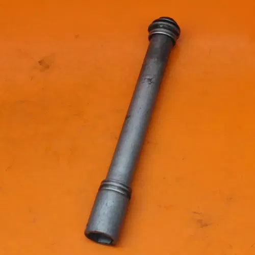 2004 2005 HONDA CBR 1000RR OEM FRONT WHEEL RIM AXLE PIVOT BOLT 44301-MCJ-000