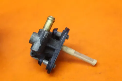 1998 2001 YAMAHA YZF R1 OEM FUEL GAS TANK PETCOCK SHUT ON OFF VALVE