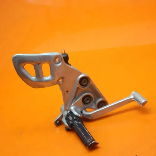 99-07 SUZUKI GSXR1300R BUSA OEM RIGHT REARSET REAR SET DRIVER FOOT PEG REST STOP