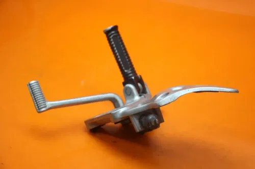 99-07 SUZUKI GSXR1300R BUSA OEM RIGHT REARSET REAR SET DRIVER FOOT PEG REST STOP