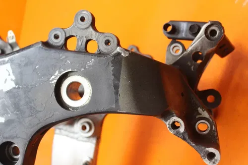 04-07 SUZUKI GSXR1300R BUSA STRAIGHT FRAME CHASSIS C 386-334-6729 4 DETAILS