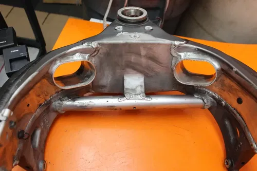 04-07 SUZUKI GSXR1300R BUSA STRAIGHT FRAME CHASSIS C 386-334-6729 4 DETAILS