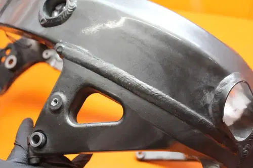 04-07 SUZUKI GSXR1300R BUSA STRAIGHT FRAME CHASSIS C 386-334-6729 4 DETAILS