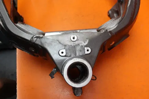 04-07 SUZUKI GSXR1300R BUSA STRAIGHT FRAME CHASSIS C 386-334-6729 4 DETAILS