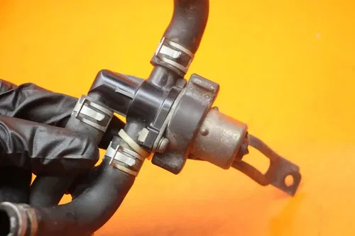 03-05 YAMAHA YZF R6 AIR VALVE SOLENOID TOP ENGINE SWITCH SENSOR