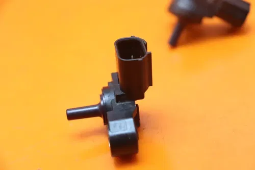 2013-2017 TRIUMPH DAYTONA 675 OEM MAP MASS AIR FLOW PRESSURE SENSOR SET