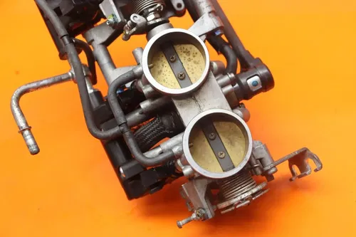 2009-2011 SUZUKI GSXR 1000 OEM MAIN FUEL INJECTORS / THROTTLE BODIES