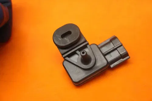 2006-2011 KAWASAKI NINJA ZX14 ZX14R OEM MAP MASS AIR FLOW PRESSURE SENSOR PAIR